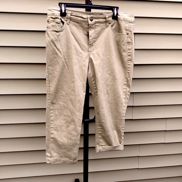 NEW LISTING! Denim Capris - Picture 1 of 6